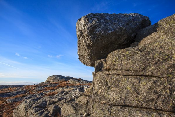 En stor stein som kan sees på Vei opp til Valhest