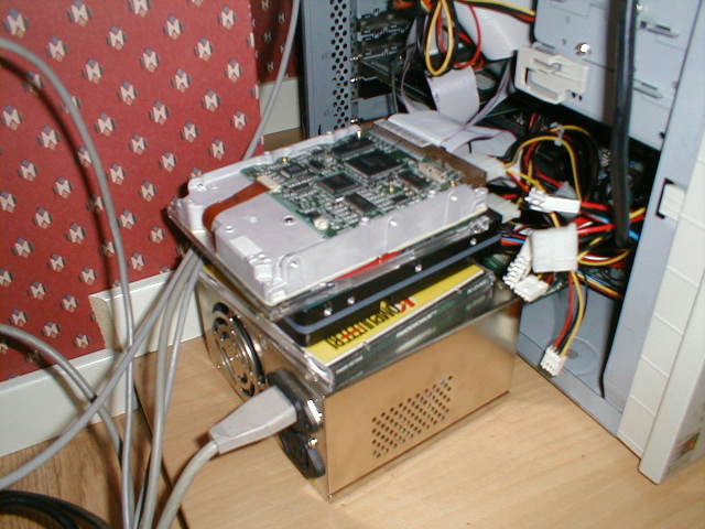 A harddisk located outside the computer chassis. Have the digital natives seen such a setup?